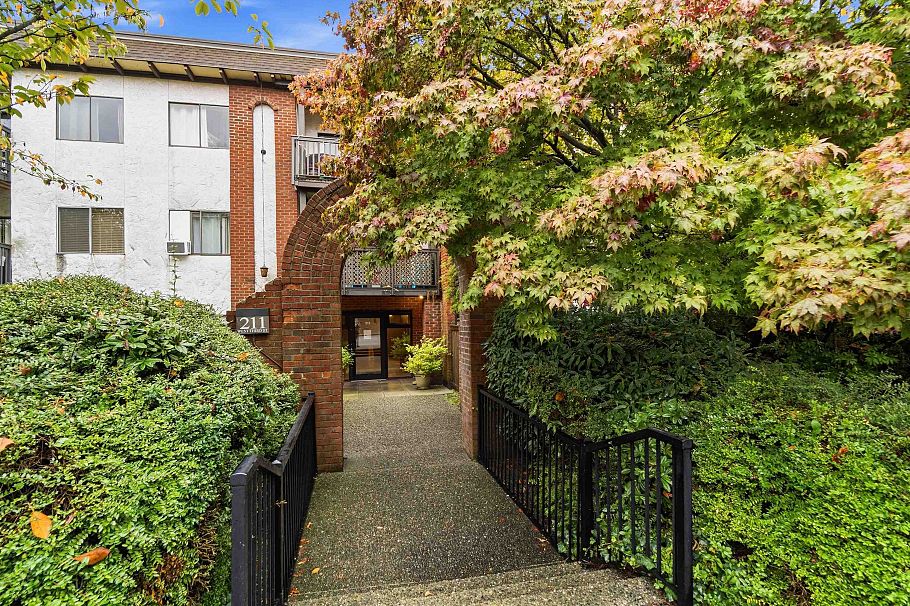 302 211 W 3rd Street North Vancouver, BC - 22