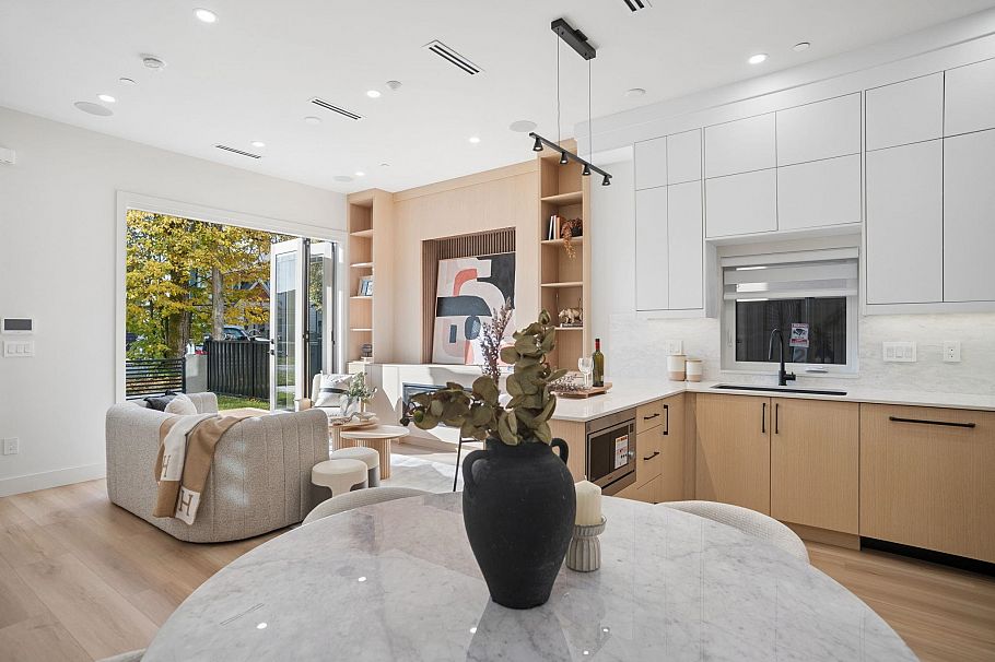 1 2897 E 45th Avenue Vancouver, BC - 3