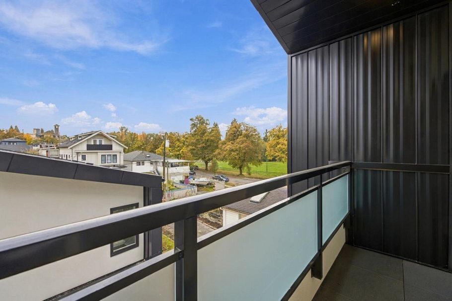2 3018 E 19th Avenue Vancouver, BC - 24