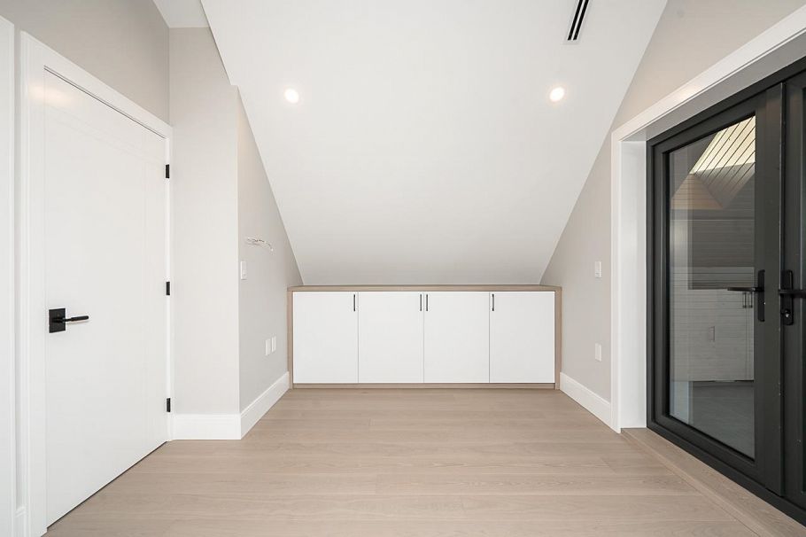 2 4579 W 11th Ave Avenue Vancouver, BC - 28