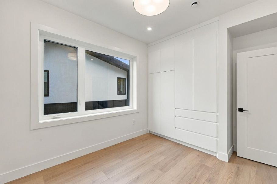 2 3018 E 19th Avenue Vancouver, BC - 18