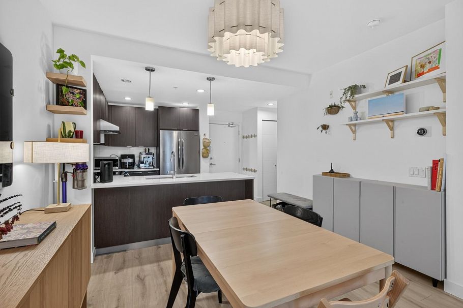 402 733 W 3rd Street North Vancouver, BC - 14
