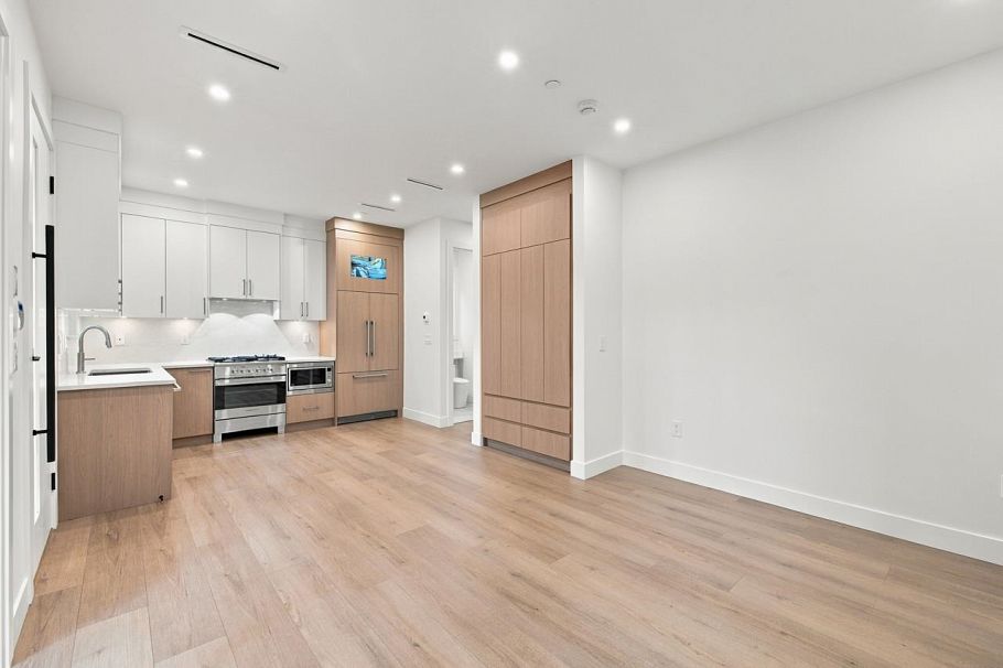 2 3018 E 19th Avenue Vancouver, BC - 11