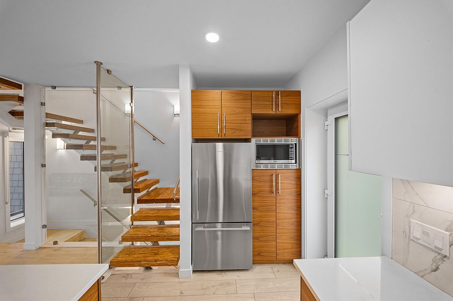 28 720 E 3rd Street North Vancouver, BC - 12