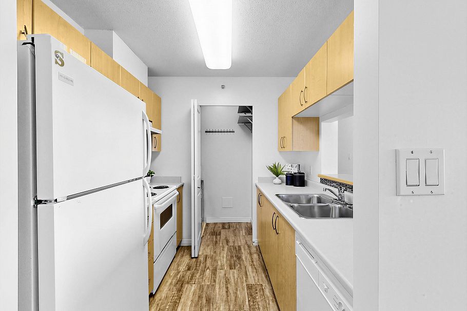 1001 3588 Crowley Drive Vancouver, BC - 18