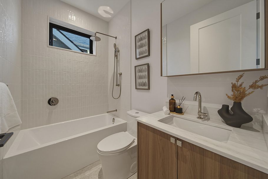1 266 E 38 Avenue Vancouver, BC - 12