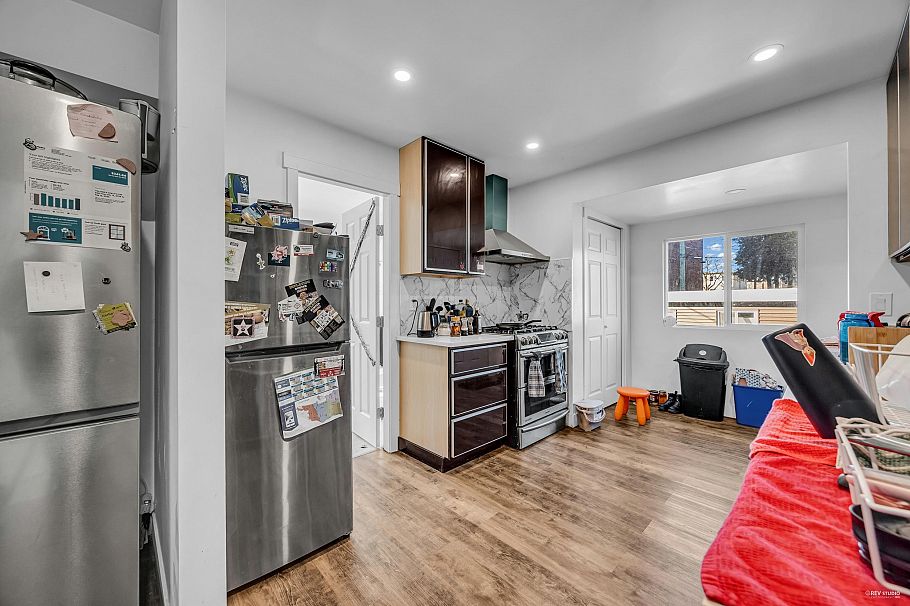 2079 W 46th Avenue Vancouver, BC - 9