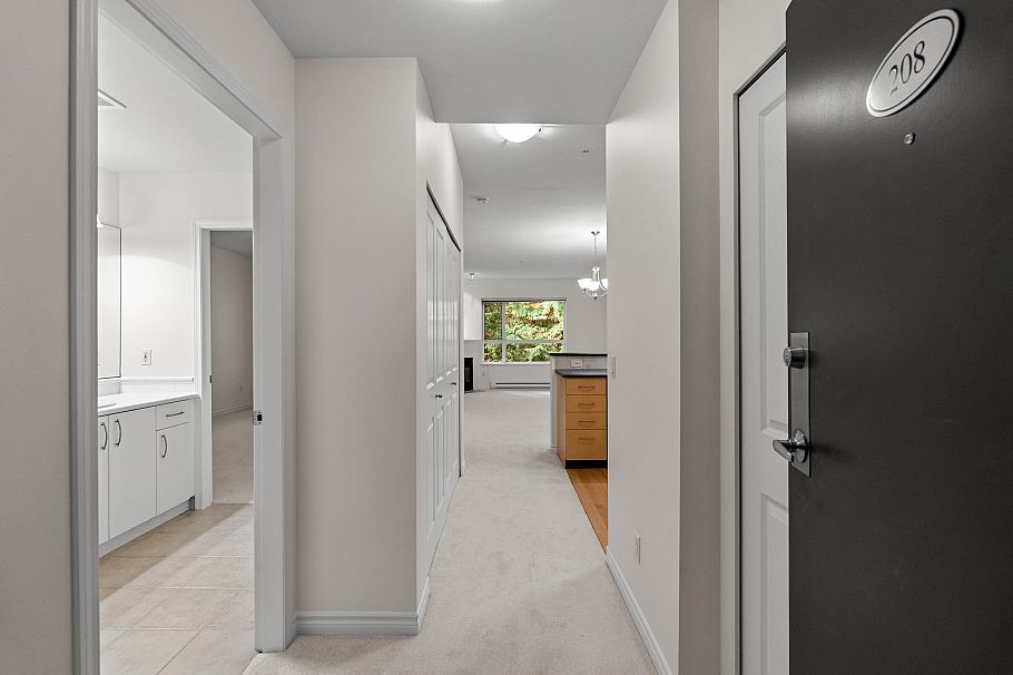 208 3151 Connaught Crescent North Vancouver, BC - 3