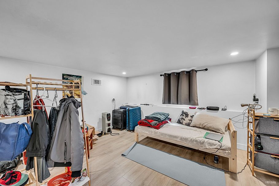 2079 W 46th Avenue Vancouver, BC - 26