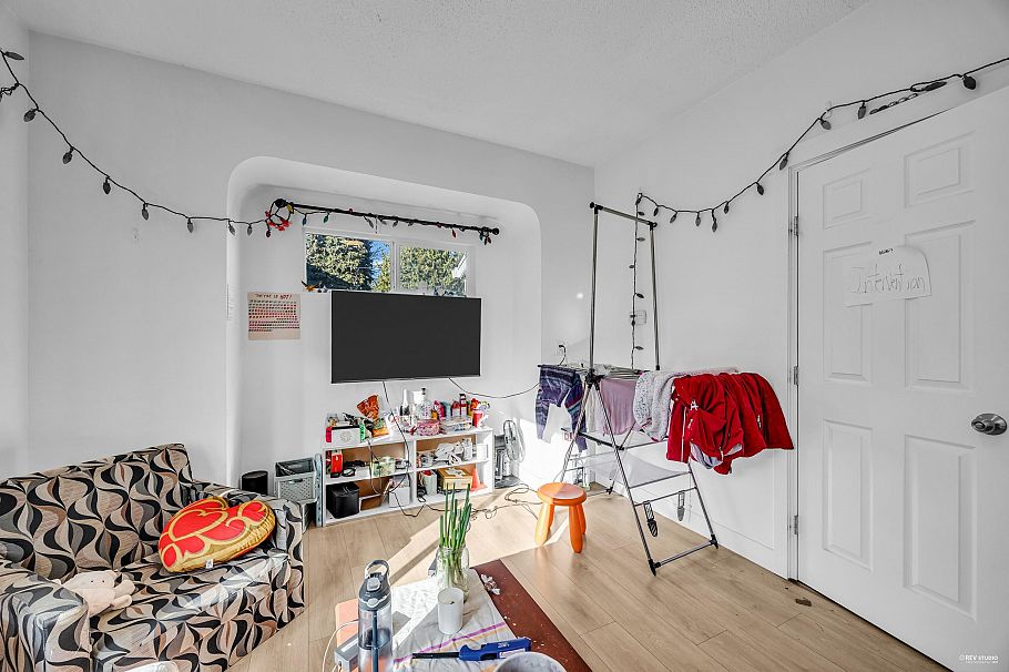 2079 W 46th Avenue Vancouver, BC - 14