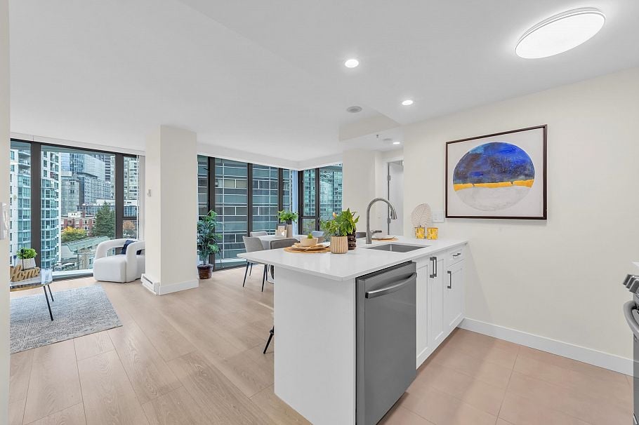 909 1331 W Georgia Street Vancouver, BC - 1