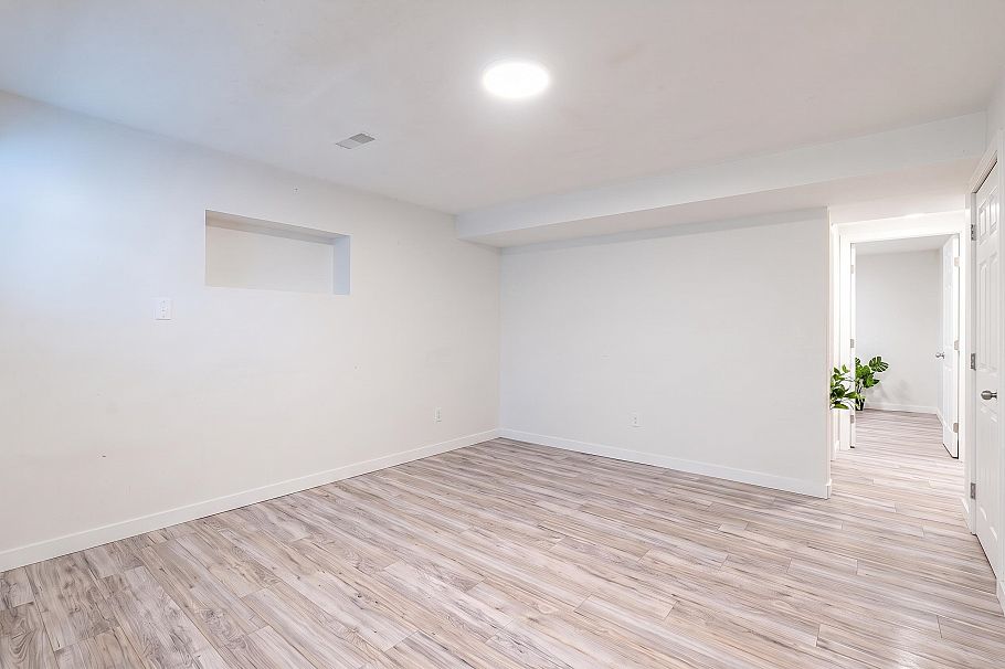 380 E 58th Avenue Vancouver, BC - 15