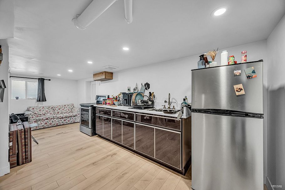 2079 W 46th Avenue Vancouver, BC - 24