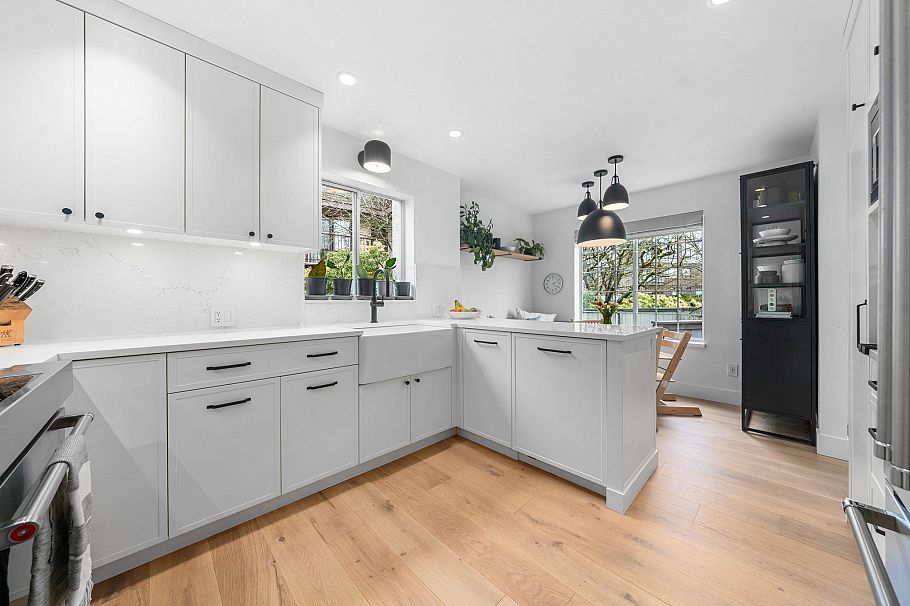 1 224 W 16th Street North Vancouver, BC - 12