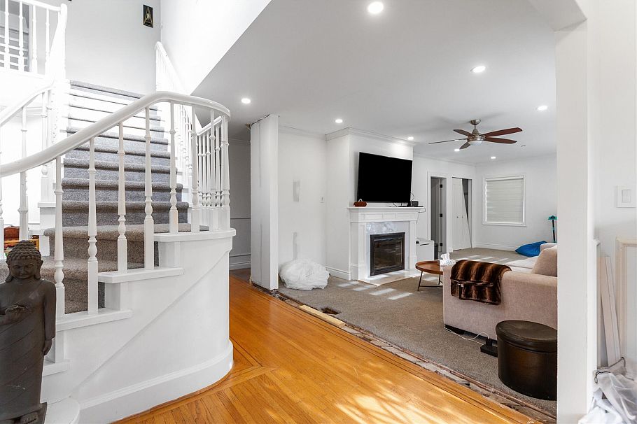 1195 W 50th Avenue Vancouver, BC - 4