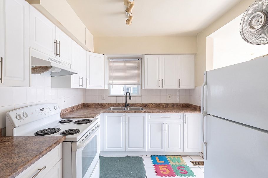 380 E 58th Avenue Vancouver, BC - 7