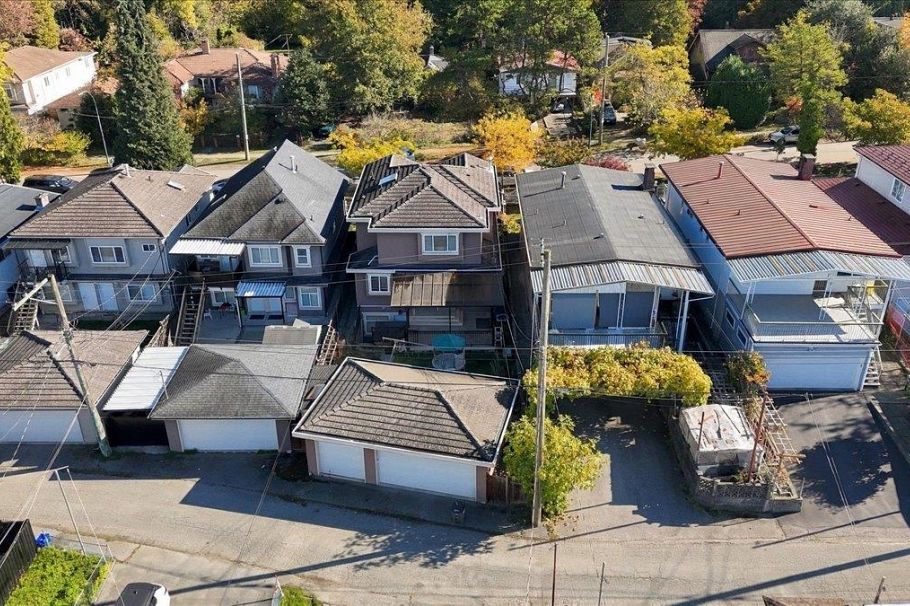 4205 Atlin Street Vancouver, BC - 30