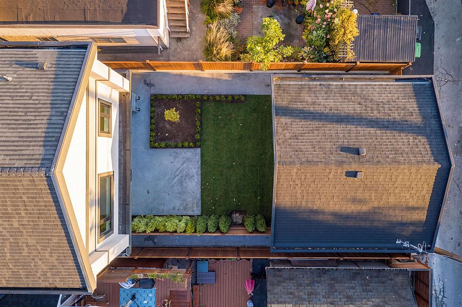 2 266 E 38 Avenue Vancouver, BC - 3