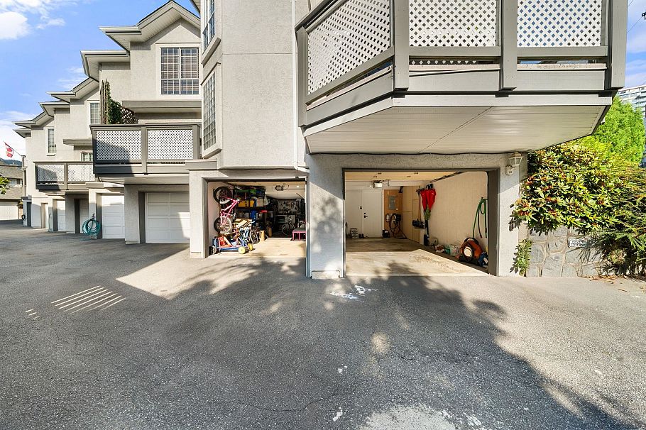 1 224 W 16th Street North Vancouver, BC - 32