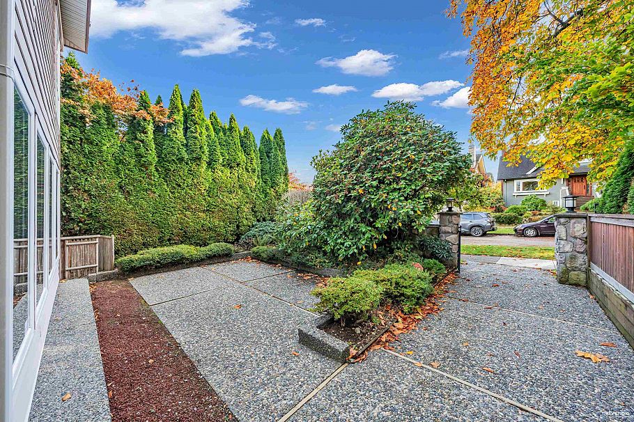 3191 W 23rd Avenue Vancouver, BC - 38