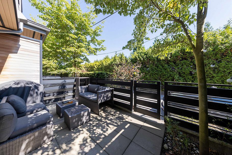5490 Oak Street Vancouver, BC - 5
