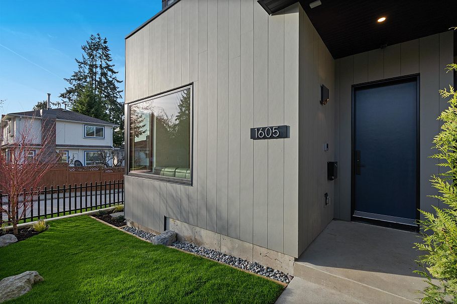 1605 E 21st Avenue Vancouver, BC - 3