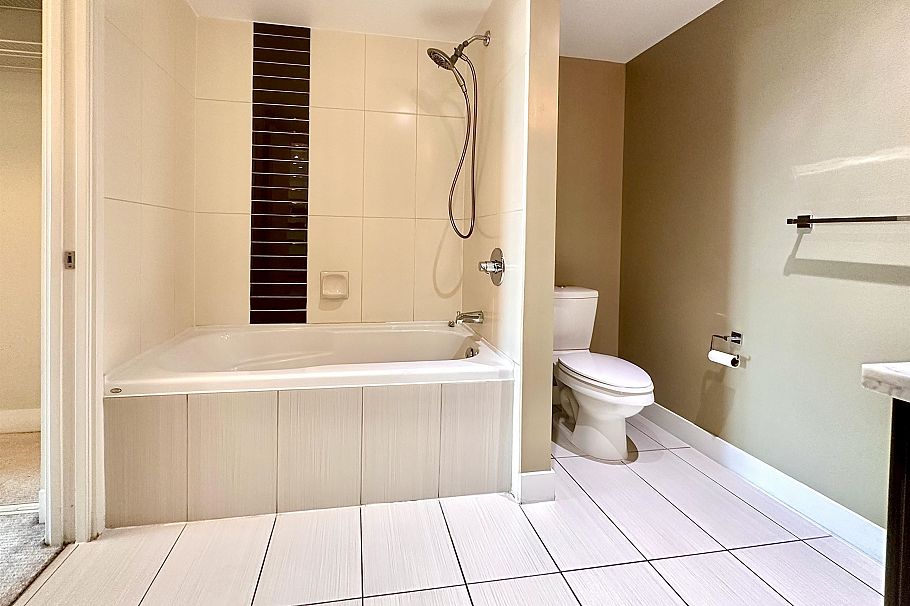 503 160 W 3rd Street North Vancouver, BC - 19