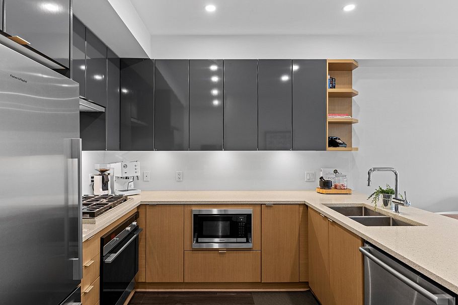 302 2528 Collingwood Street Vancouver, BC - 2