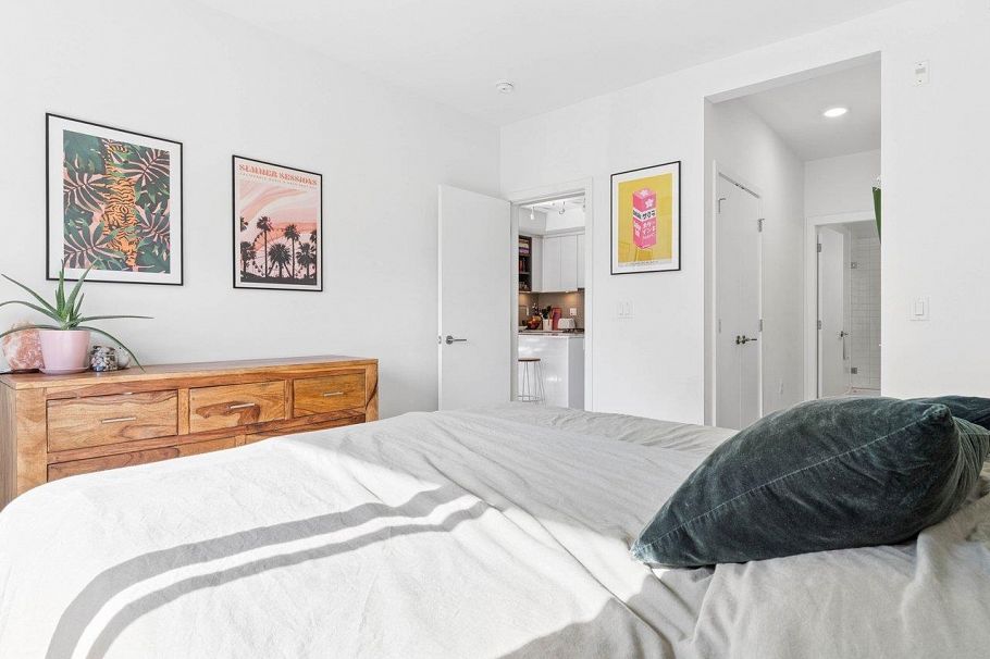 313 725 Marine Drive North Vancouver, BC - 17
