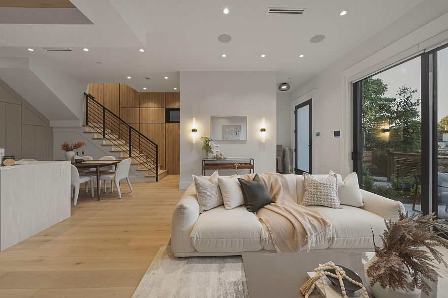 1 266 E 38 Avenue Vancouver, BC - 7