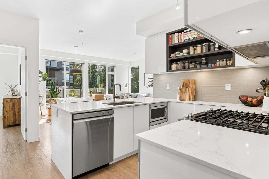 313 725 Marine Drive North Vancouver, BC - 9