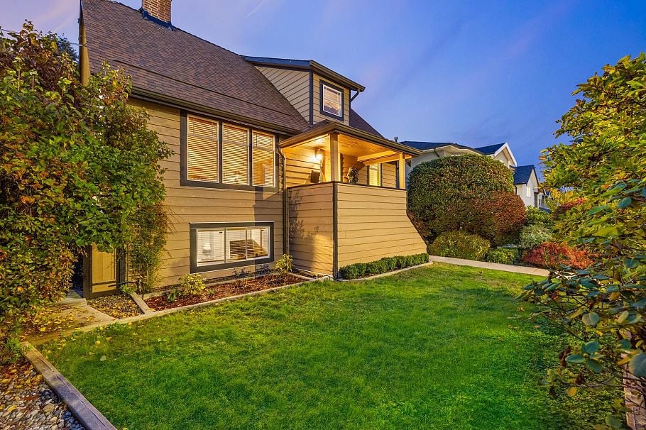 402 E 13th Street North Vancouver, BC - 4