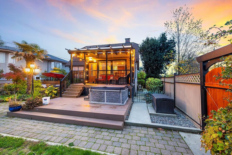 402 E 13th Street North Vancouver, BC - 18