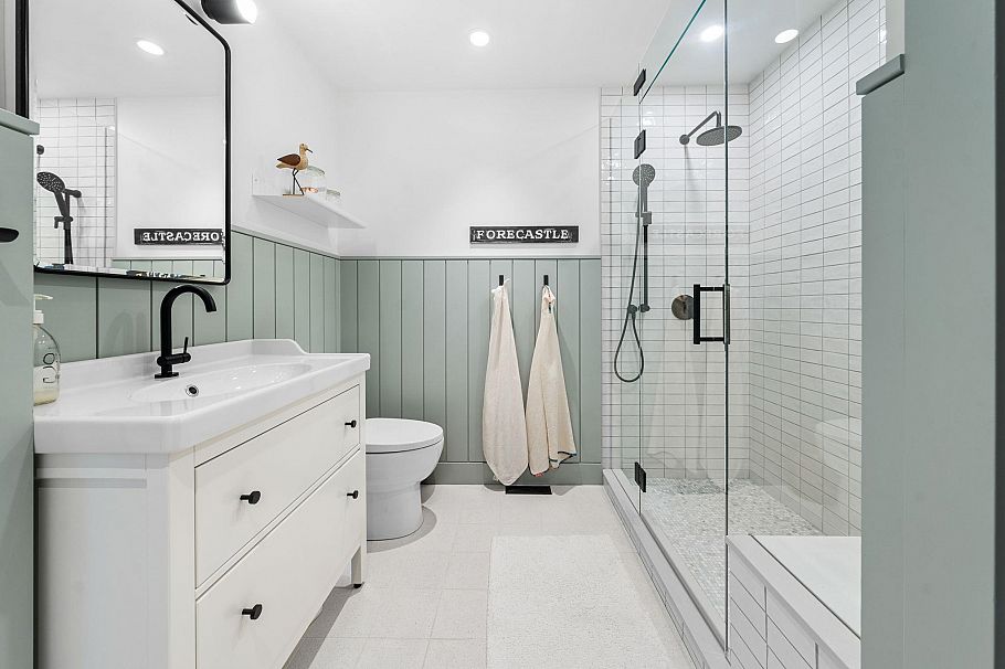 1 224 W 16th Street North Vancouver, BC - 19