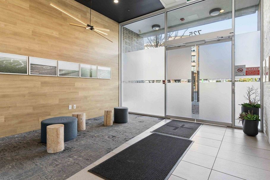 313 725 Marine Drive North Vancouver, BC - 32