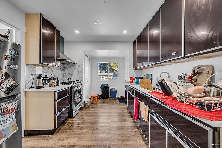 2079 W 46th Avenue Vancouver, BC - 10