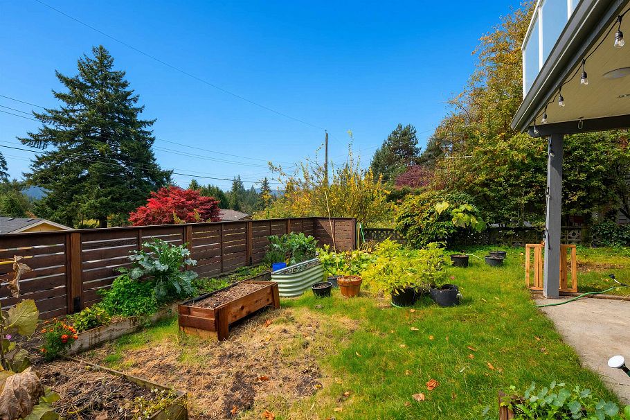 1912 Cliffwood Road North Vancouver, BC - 27