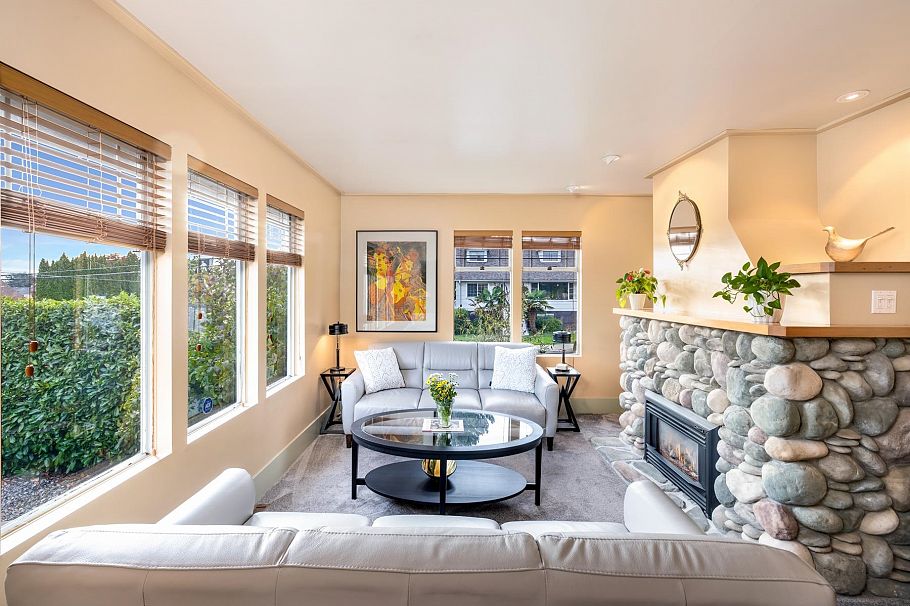 402 E 13th Street North Vancouver, BC - 8