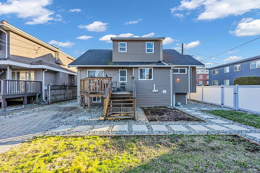 2079 W 46th Avenue Vancouver, BC - 31