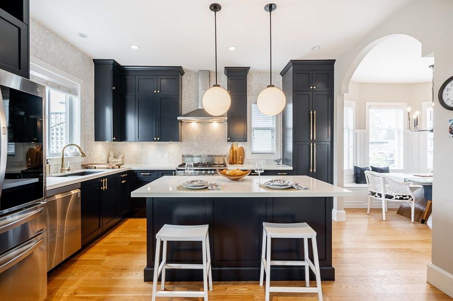 457 E 11th Street North Vancouver, BC - 2