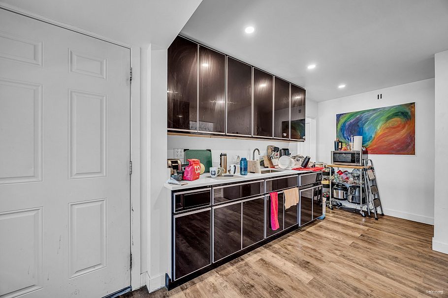 2079 W 46th Avenue Vancouver, BC - 13