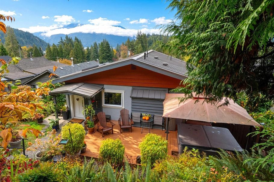 1912 Cliffwood Road North Vancouver, BC - 1