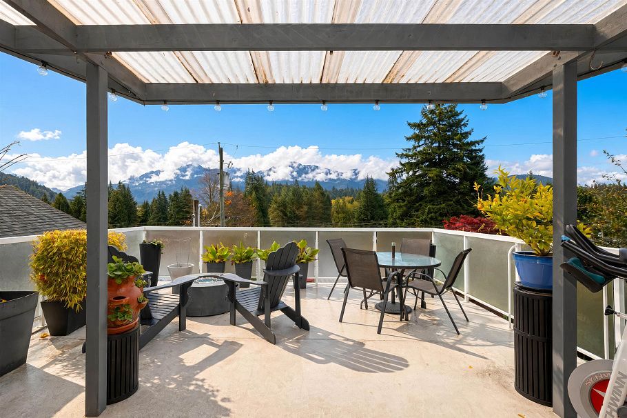 1912 Cliffwood Road North Vancouver, BC - 10