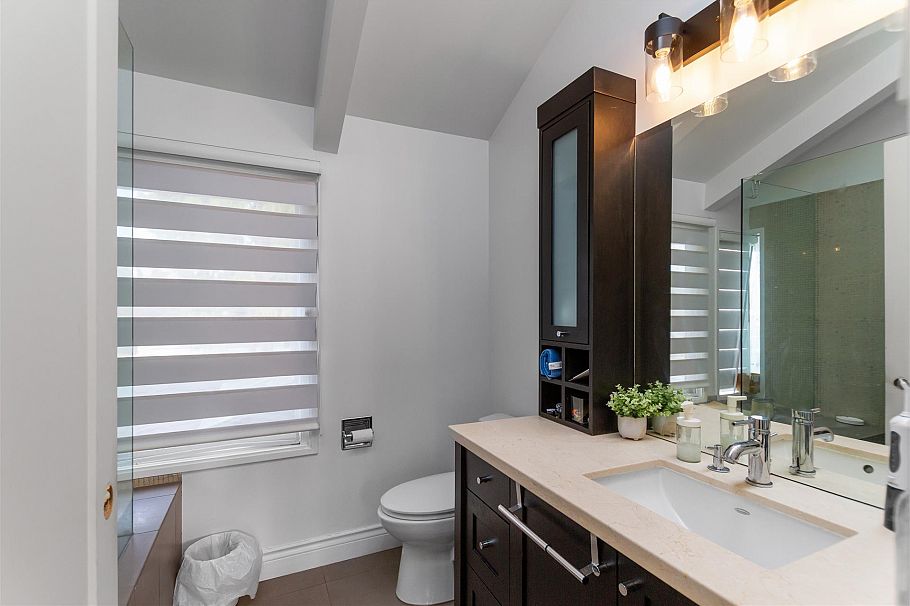 1195 W 50th Avenue Vancouver, BC - 11