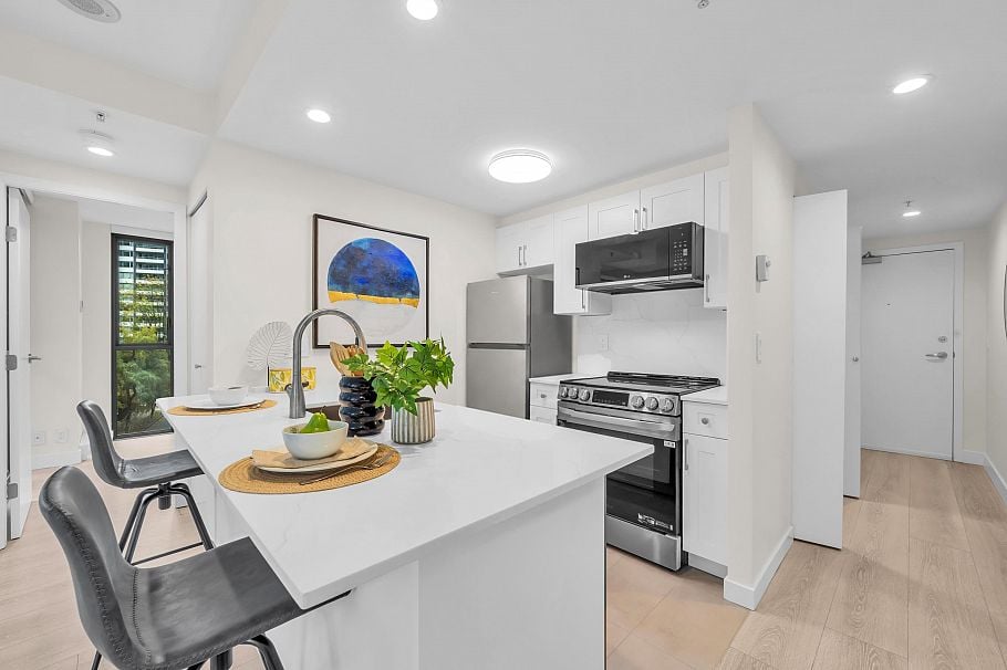 909 1331 W Georgia Street Vancouver, BC - 3