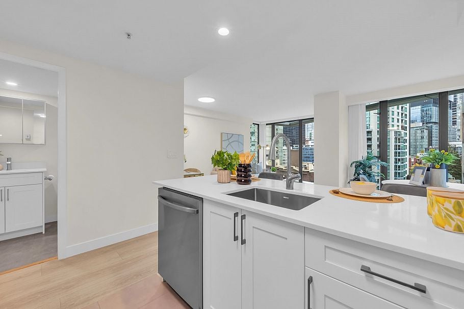 909 1331 W Georgia Street Vancouver, BC - 5