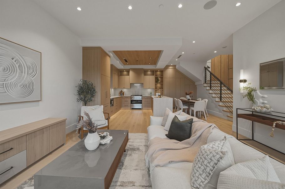 1 266 E 38 Avenue Vancouver, BC - 5