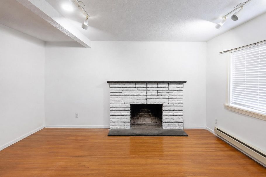 380 E 58th Avenue Vancouver, BC - 5
