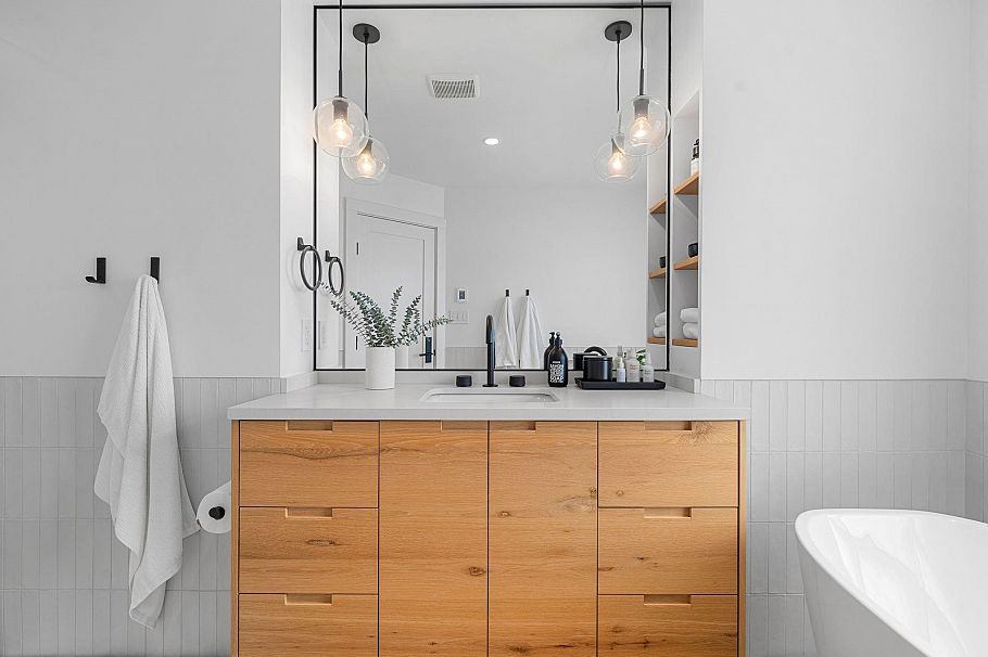 1 224 W 16th Street North Vancouver, BC - 25