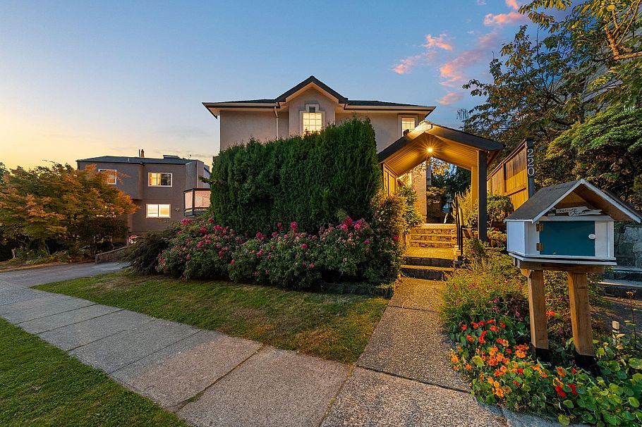 1 224 W 16th Street North Vancouver, BC - 39